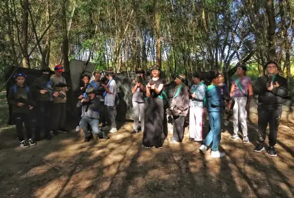 Klasa 5B ze Szkoły Podstawowej nr 12 w Lubinie świętowała Dzień Chłopaka na paintballu
