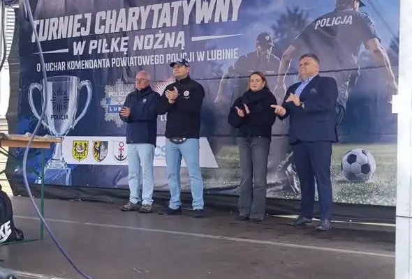 Policjanci z Dolnego Śląska zagrali w Lubinie dla 4-letniej Kingi