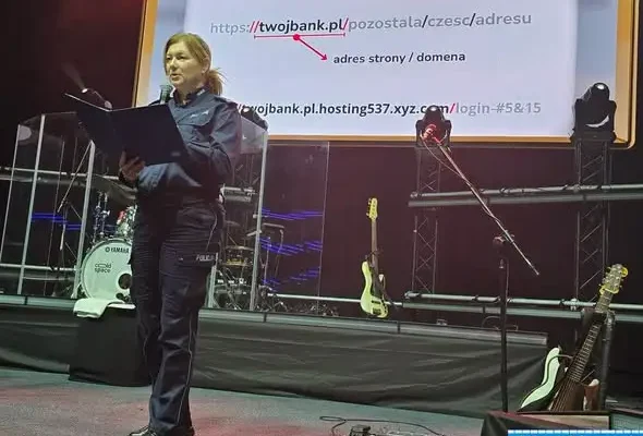 Lubińscy policjanci na inauguracji roku akademickiego Uniwersytetu Senioralnego