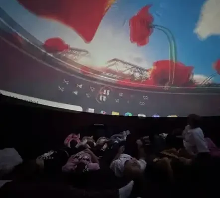 Kino sferyczne w klasie 1D – „Magiczny Globus” oczarował uczniów