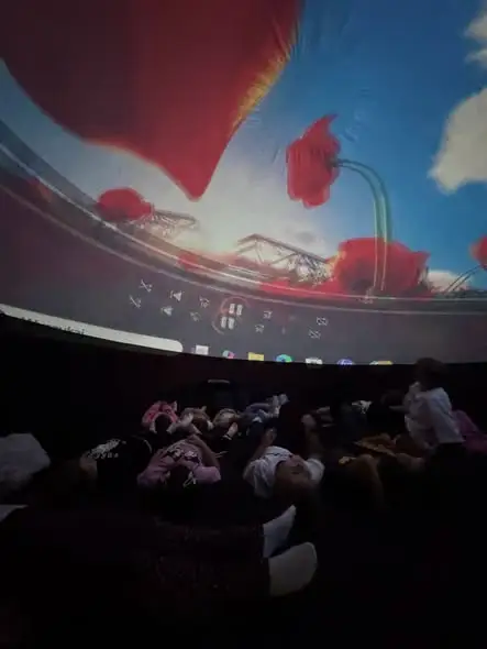 Kino sferyczne w klasie 1D – „Magiczny Globus” oczarował uczniów