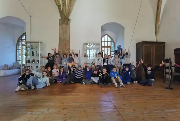 Klasa 3d ze Szkoły Podstawowej nr 12 w Lubinie na wycieczce w Zamku Grodziec
