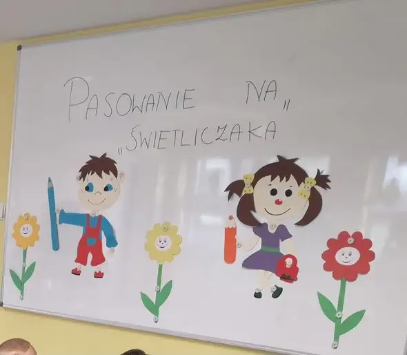 Pasowanie na Świetliczaka w lubińskiej szkole – pierwszoklasiści zdali egzamin