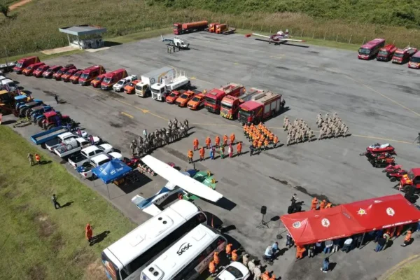 Urodziny dowódczyni MDP Ścinawka Średnia. Drużyna zaskoczyła Amelię Trybus tortem